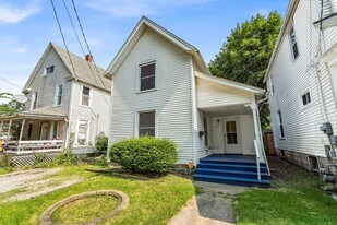123 Cascade St in Elyria, OH - Building Photo