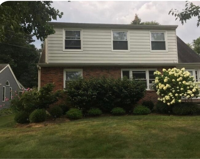 67 Princeton Pl, Unit Upper Unit 2 in Orchard Park, NY - Building Photo - Building Photo