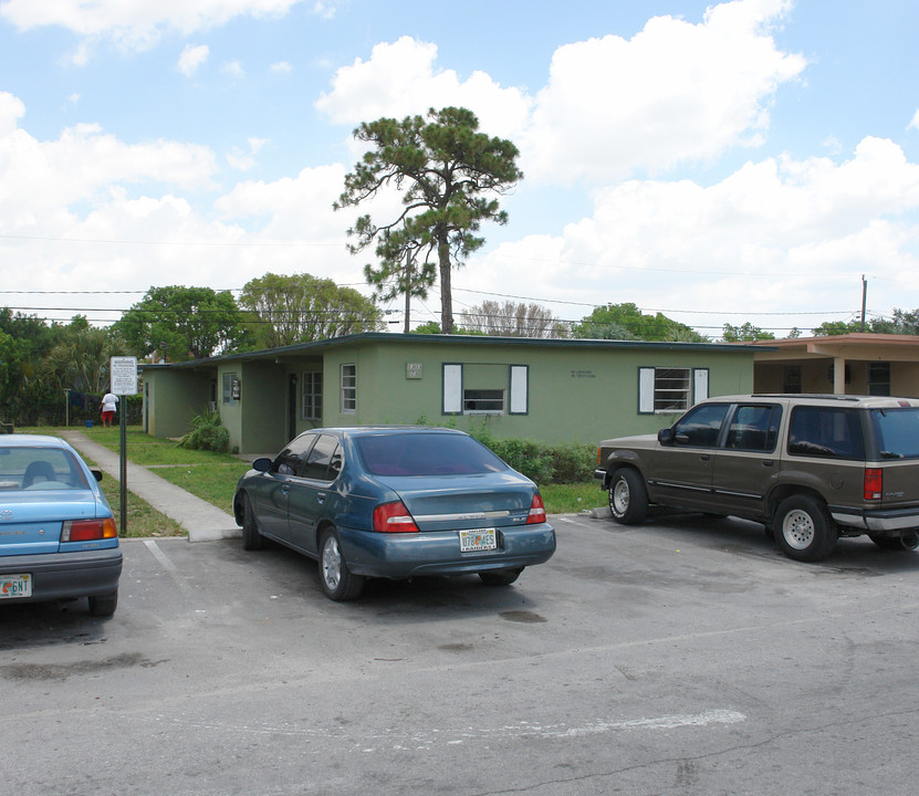 1303-1307 NW 3rd St in Fort Lauderdale, FL - Building Photo