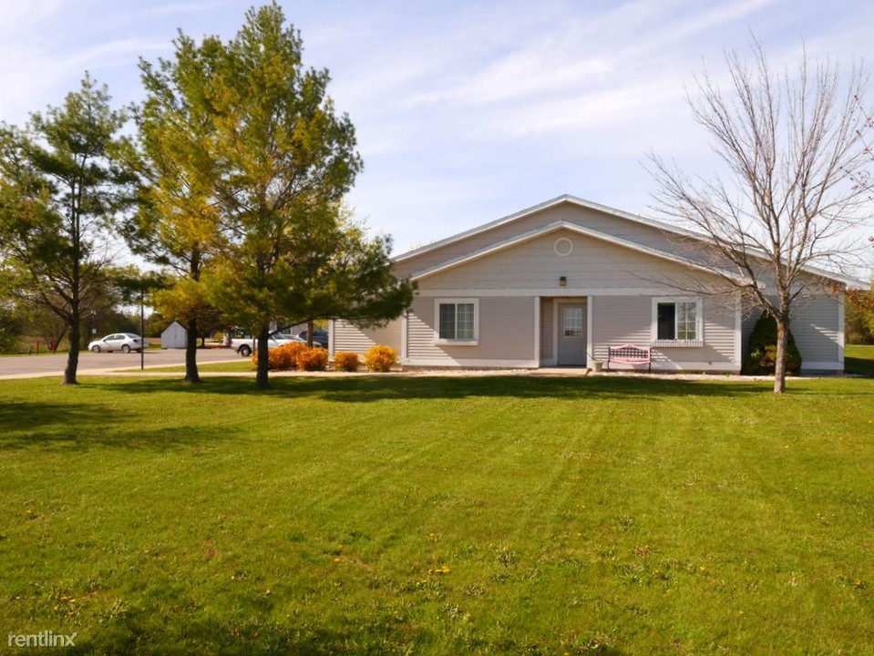 Fieldstone Manor Apartments in Posen, MI - Building Photo