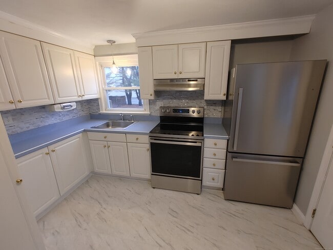 54 Greenwood Dr in Manchester, CT - Building Photo - Building Photo