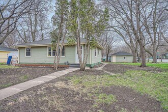 6300 Quebec Ave N in Minneapolis, MN - Building Photo - Building Photo