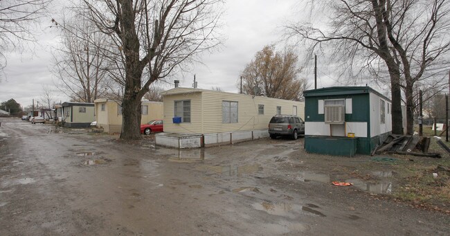 Edwards Trailer Park in Gooding, ID - Building Photo - Building Photo