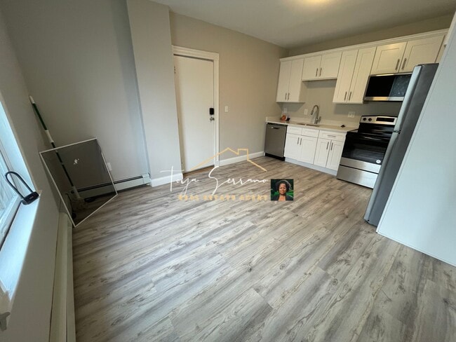 54 Alpha Rd, Unit 2 in Boston, MA - Foto de edificio - Building Photo