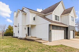 10710 W 115th St in Overland Park, KS - Building Photo - Building Photo