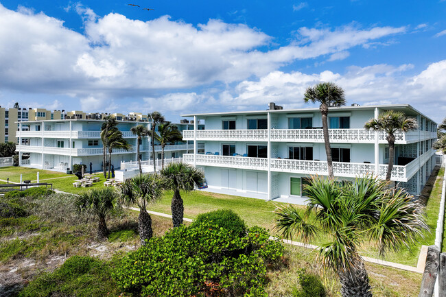 4800 Ocean Beach Blvd in Cocoa Beach, FL - Building Photo - Building Photo