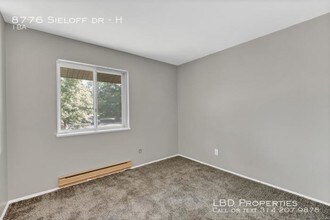 8776 Sieloff Dr in Hazelwood, MO - Building Photo - Building Photo