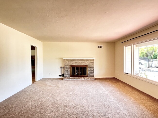 25 Sea Way in San Rafael, CA - Building Photo - Building Photo