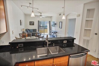 24535 Town Center Dr in Santa Clarita, CA - Building Photo - Building Photo