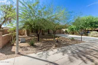 2513 E Chipman Rd in Phoenix, AZ - Building Photo - Building Photo