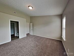 6811 Smithfield Blvd in Indianapolis, IN - Foto de edificio - Building Photo