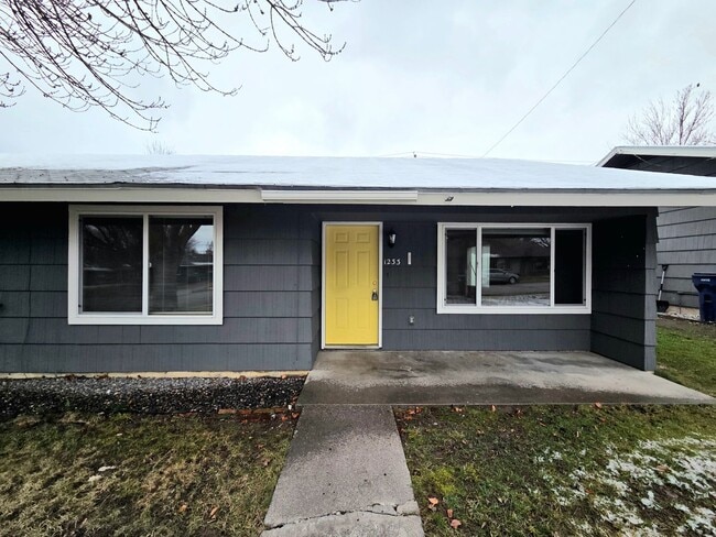 property at 1231-1233 Montana St