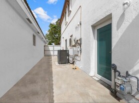 16135 SW 86th Terrace in Miami, FL - Building Photo