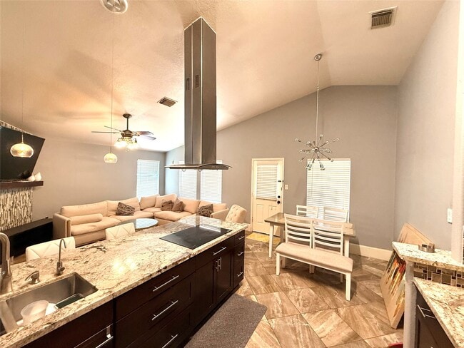 1214 Wesley Dr in Stafford, TX - Foto de edificio - Building Photo