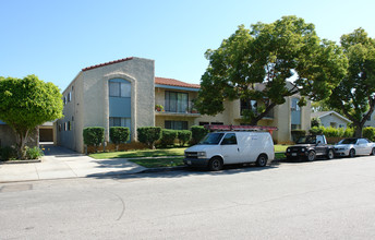 735 Milford St in Glendale, CA - Foto de edificio - Building Photo