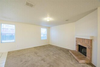 5100 Weather Rock Ln in Fort Worth, TX - Building Photo - Building Photo