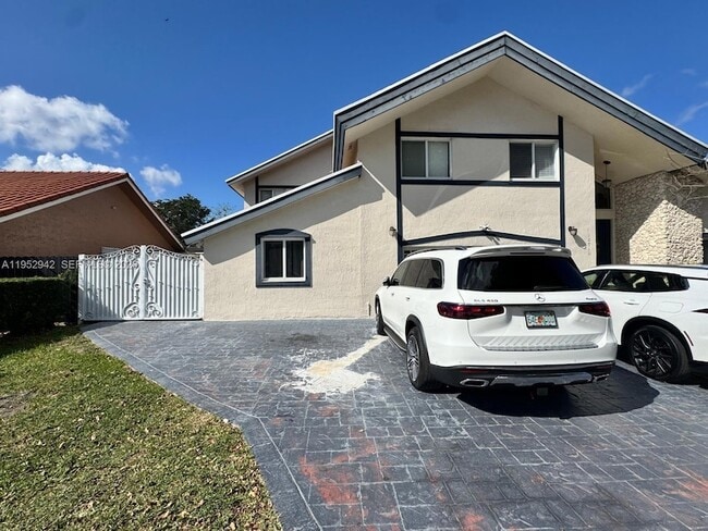 10710 SW 141st Ave, Unit 1 in Miami, FL - Foto de edificio - Building Photo