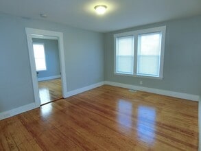 19 Cross St in Grafton, MA - Building Photo - Building Photo