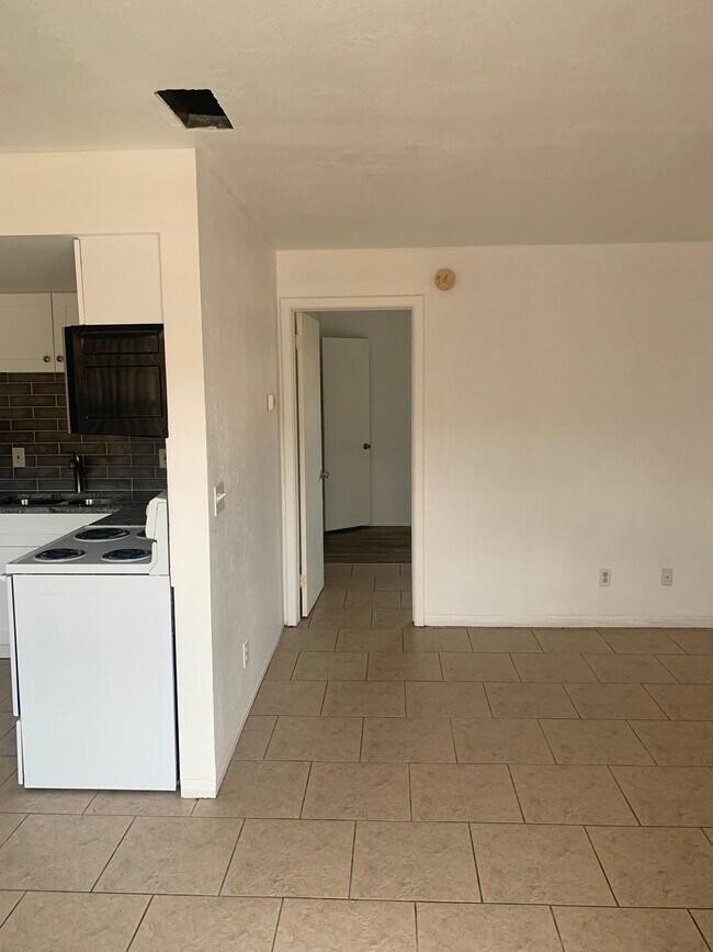 426 93rd Ave N in St. Petersburg, FL - Building Photo - Building Photo