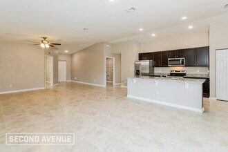 371 Dadeville St SE in Palm Bay, FL - Foto de edificio - Building Photo