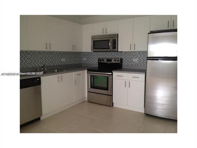 3660 N 56th Ave in Hollywood, FL - Building Photo - Building Photo