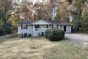 469 Stephenson Rd in Stone Mountain, GA - Building Photo