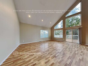 16911 S Tapps Dr E in Bonney Lake, WA - Foto de edificio - Building Photo