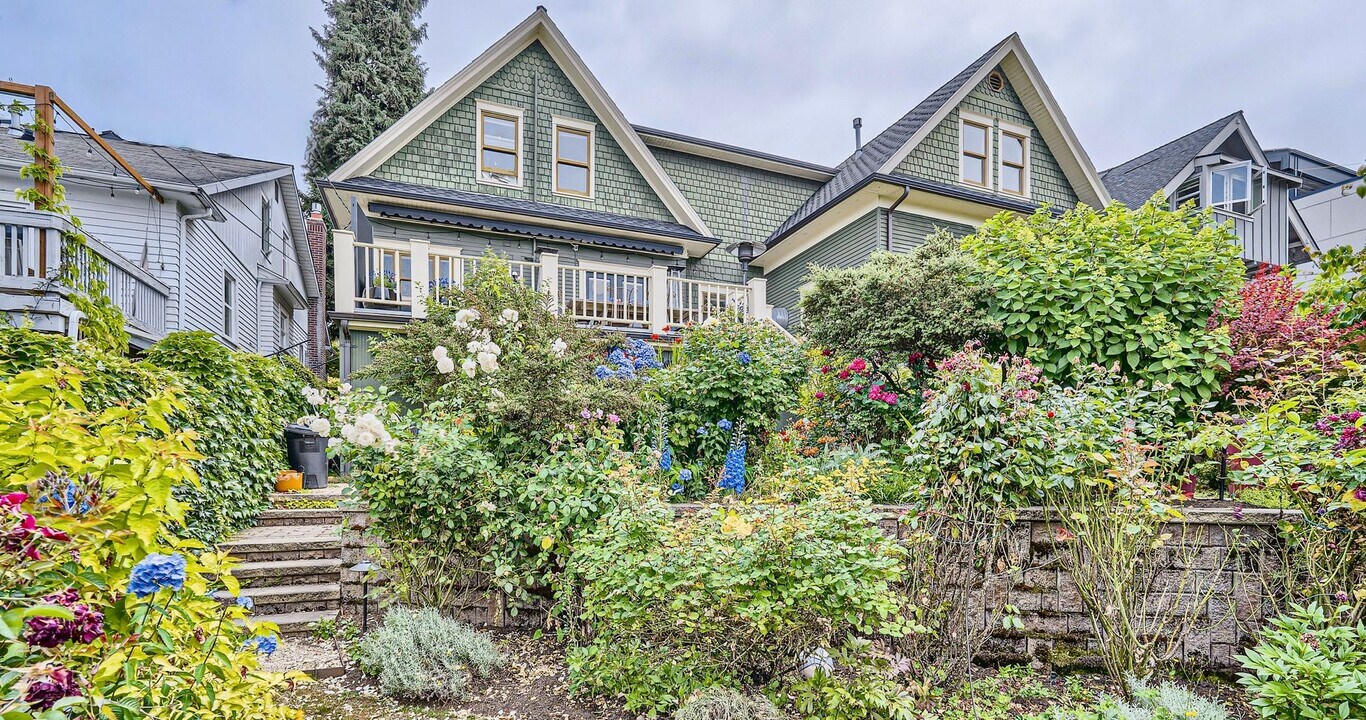 1917 4th Ave W in Seattle, WA - Building Photo