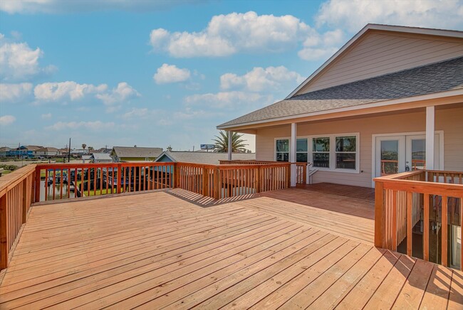 17 Edgewater Dr in Hitchcock, TX - Building Photo - Building Photo