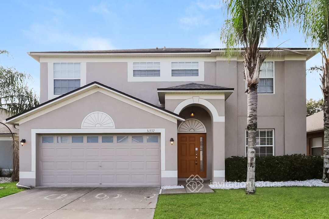 31332 Glendalough Way in Wesley Chapel, FL - Foto de edificio