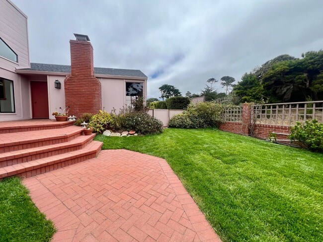 359 Asilomar Ave in Pacific Grove, CA - Building Photo - Building Photo