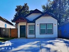 16919 Balmoral St in Montgomery, TX - Building Photo