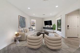 1928 Augusta Dr in Houston, TX - Building Photo - Building Photo