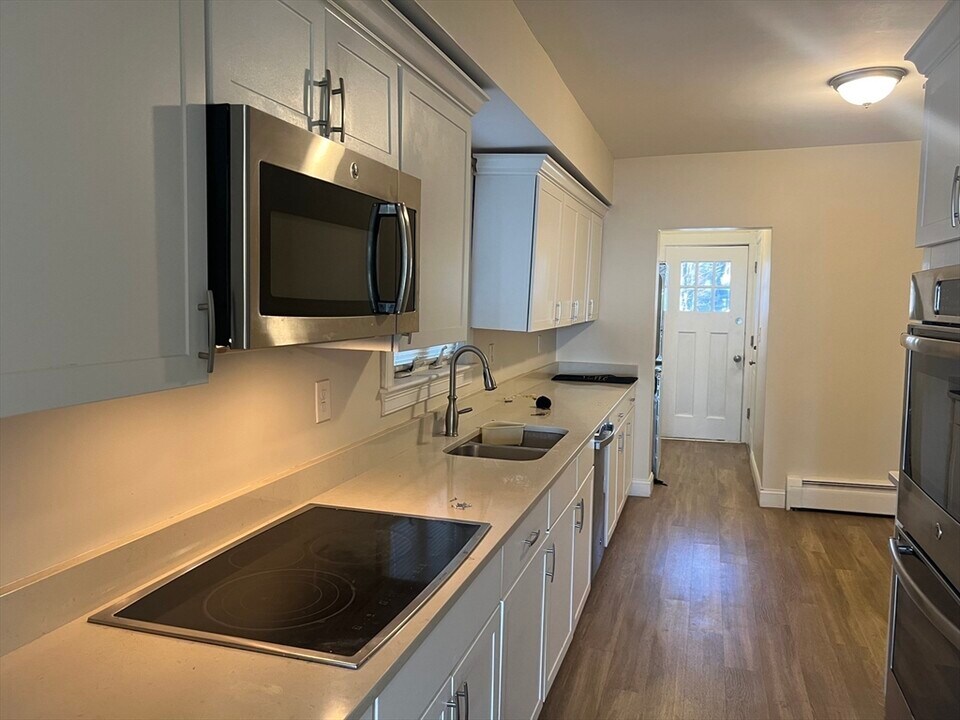 66 Humphrey St in Swampscott, MA - Building Photo