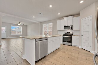 9414 Single Footing in San Antonio, TX - Building Photo - Building Photo