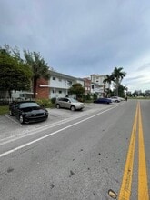9300 E Bay Harbor Dr in Bay Harbor Islands, FL - Foto de edificio - Building Photo