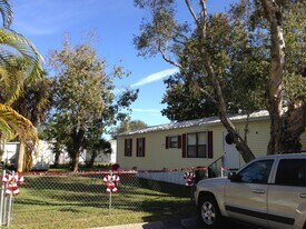 232 Stockton St in North Fort Myers, FL - Building Photo