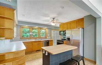 16100 Gleason Lake Rd in Wayzata, MN - Building Photo - Building Photo