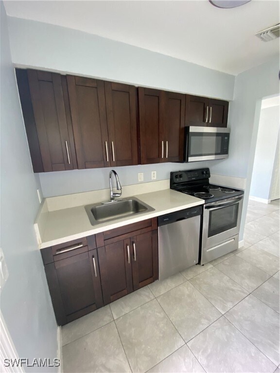 4202 Pine Drop Ln in North Fort Myers, FL - Building Photo - Building Photo