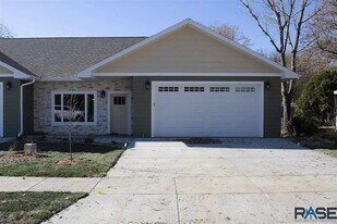 1115 N Union Ave in Madison, SD - Building Photo