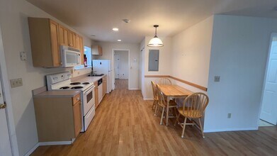 1860 Beach Dr in Seaside, OR - Building Photo - Building Photo