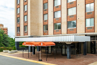 Washingtonian Tower in Gaithersburg, MD - Building Photo - Building Photo