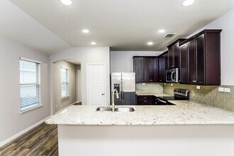 2028 Atticus Dr in San Antonio, TX - Foto de edificio - Building Photo