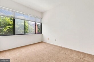 11216 Cherry Hill Rd, Unit Cherry Hill Rd Condo in Beltsville, MD - Foto de edificio - Building Photo