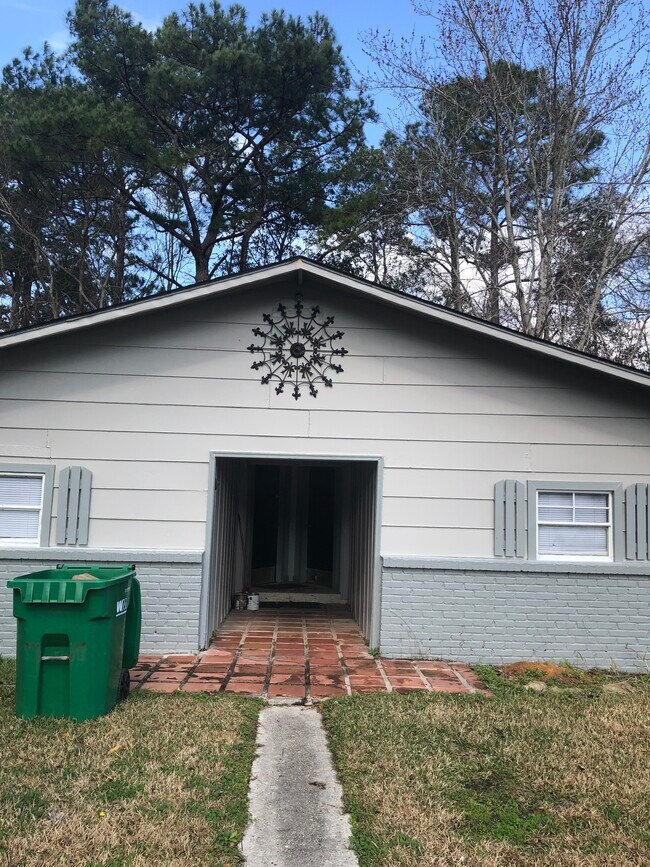 8720 Ocean Springs Rd Rentals in Ocean Springs, MS