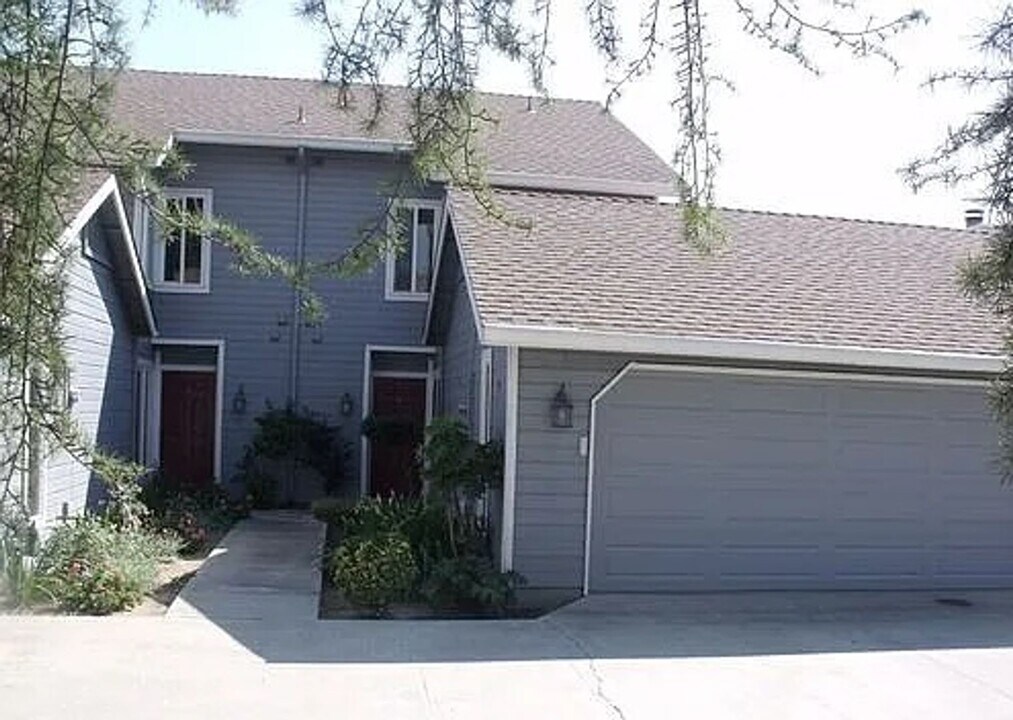 930 South Ave in Gustine, CA - Building Photo