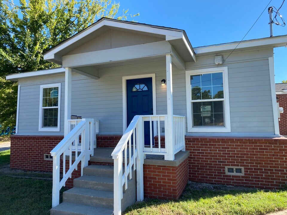 2100 South St in Marshall, TX - Building Photo