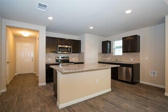 708 Comal Run in Hutto, TX - Foto de edificio - Building Photo