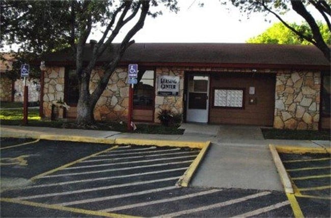 3100 Ave Q in Hondo, TX - Building Photo - Building Photo