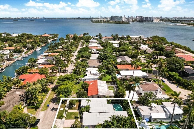 property at 1120 NE 86th St